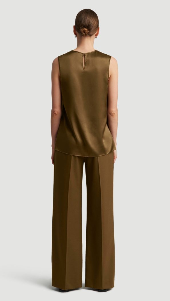 21_Crewneck_Tank_in_Silk_Charmeuse_Mushroom_0740